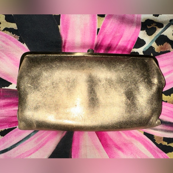 HOBO LAUREN CLUTCH WALLET in gold - Picture 2 of 7